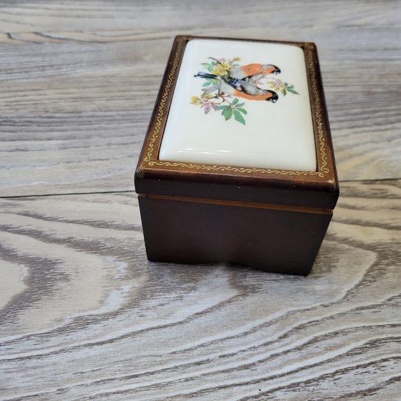 Vintage Japanese handpainted music box Wooden and porcelain - Picture 7 of 14
